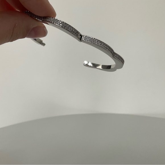 Kate Spade Hinged Silver Scallop Bracelet. - Picture 8 of 11